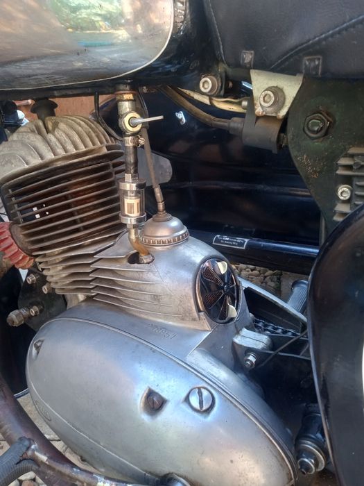 Jawa 250 din 1961 . Motocicletă cu ataș.