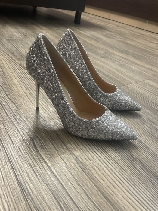 Обувки  с камъни