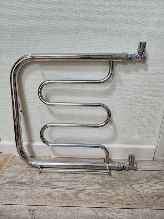 Отдам бесплатно полотенцаесушитель.