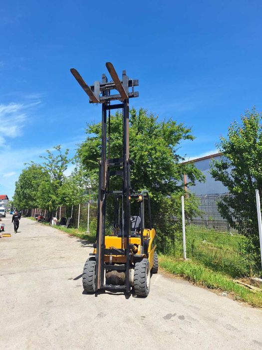 motostivuitor diesel 3.5 tone Caterpillar an 2013