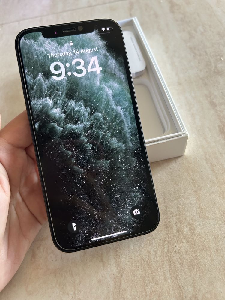Iphone 12 отлично състояние