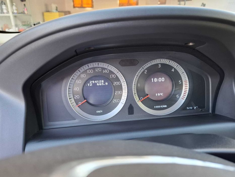 VOLVO XC 60 D5 AWD


# Motorizare 2.4D - 215 CP Diesel