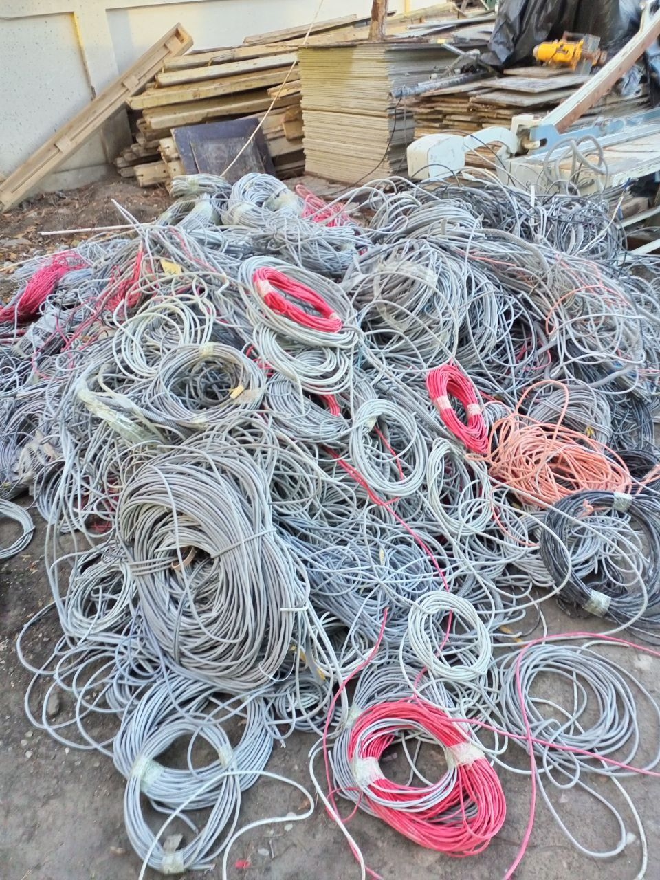 Mantaj mis  vayfay xar xil alymen kabel atxotlar bulsa tel