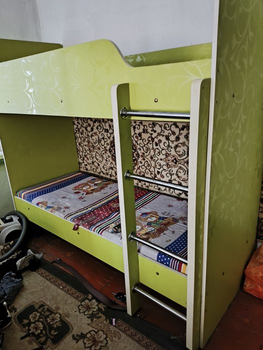 Кровать двухъярусная