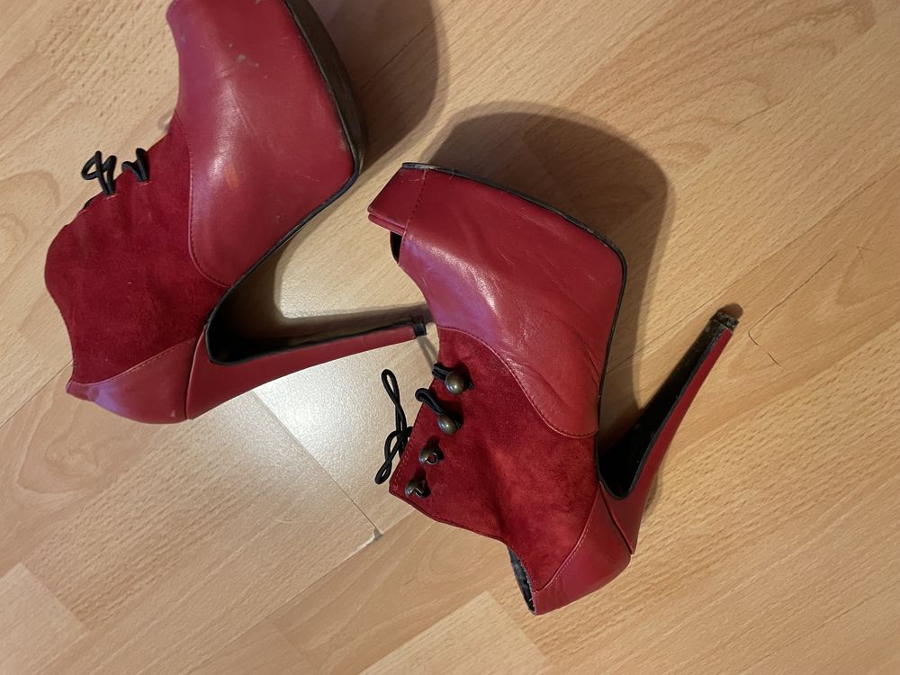Vand botine rosii piele naturala superbe