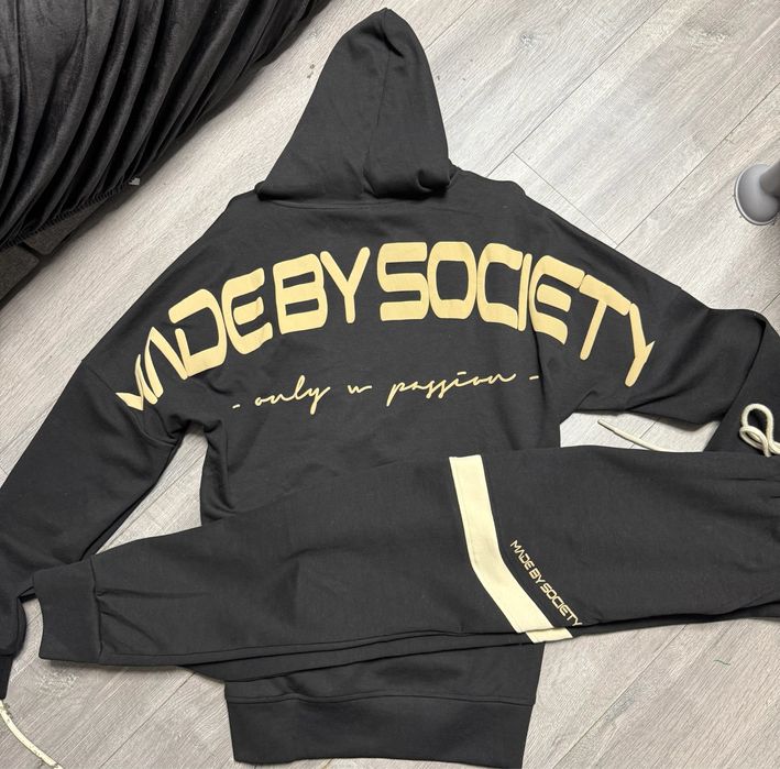 Compleu Made By Society