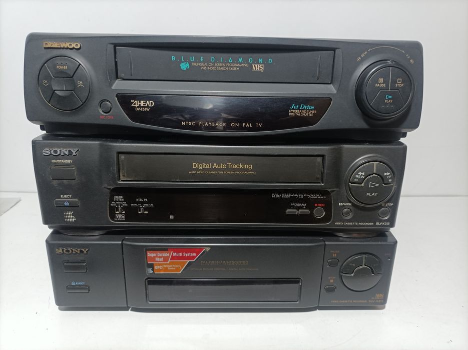 Видео магнитофон sotiladi