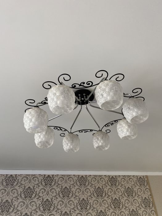 Продам люстру 8 рожковую