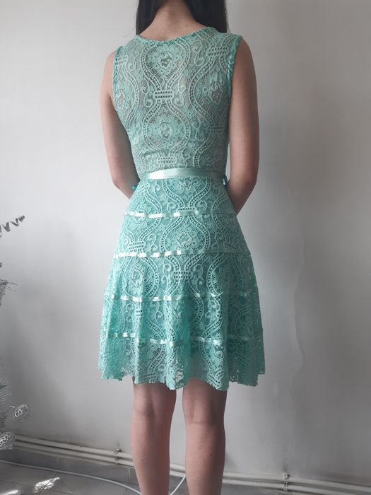 Официална дамска рокля, с дантела, в тюркоазено