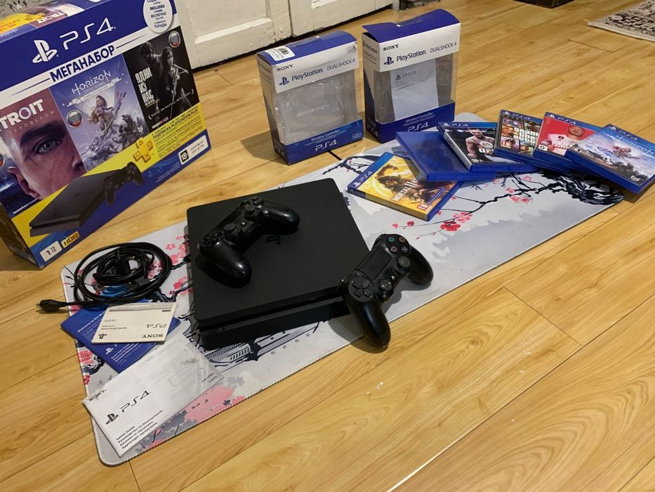 Продам Playstation 4 slim 1 ТБ 9 игр