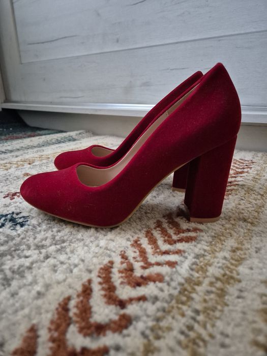 Pantofi rosu cu toc
