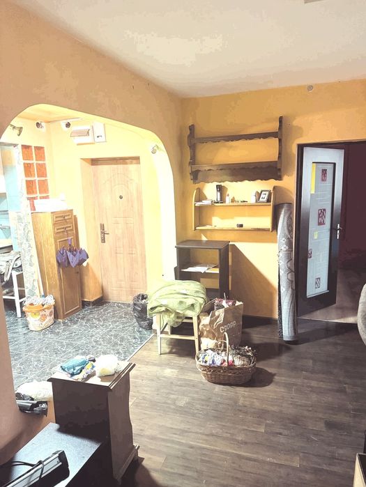 Apartament de închiriat cu 3 camere în Brad jud Hd