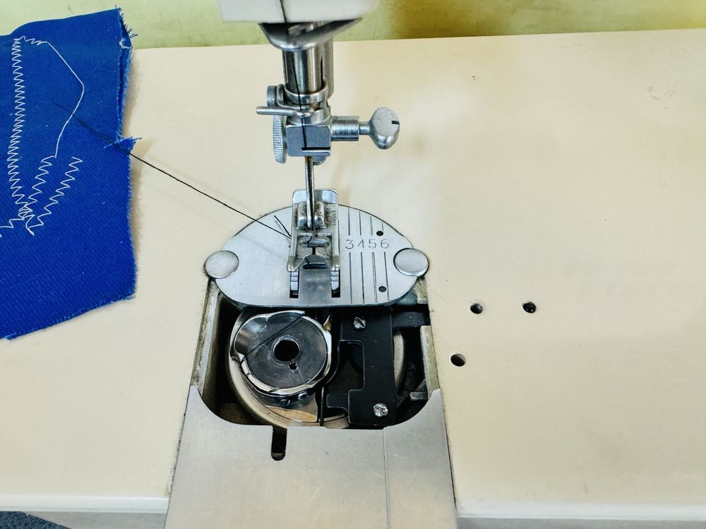 Masina de cusut SINGER 431 cu piese metalice