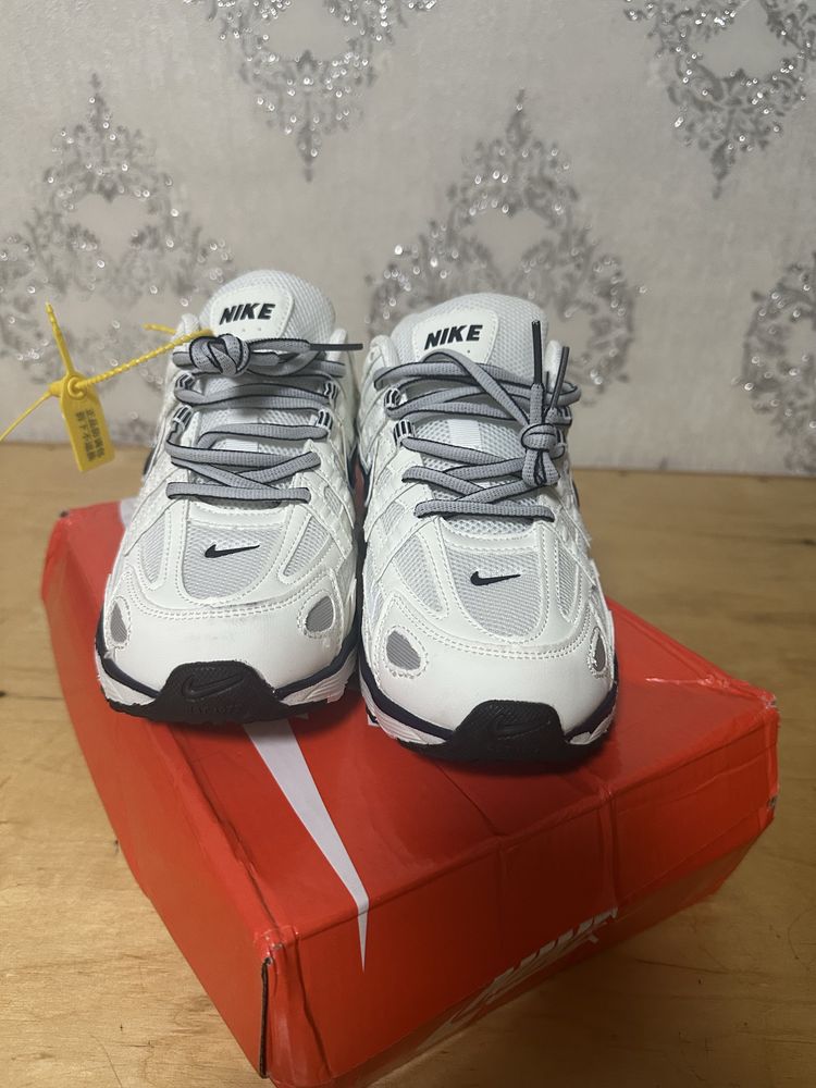 Nike p6000.