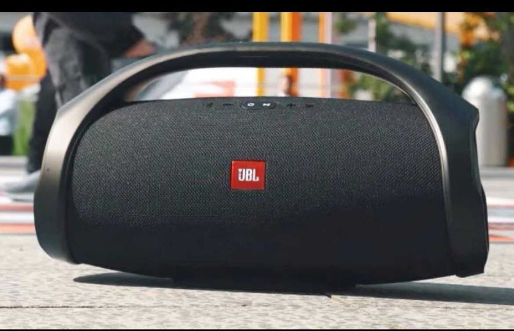 JBL Bombox мощный