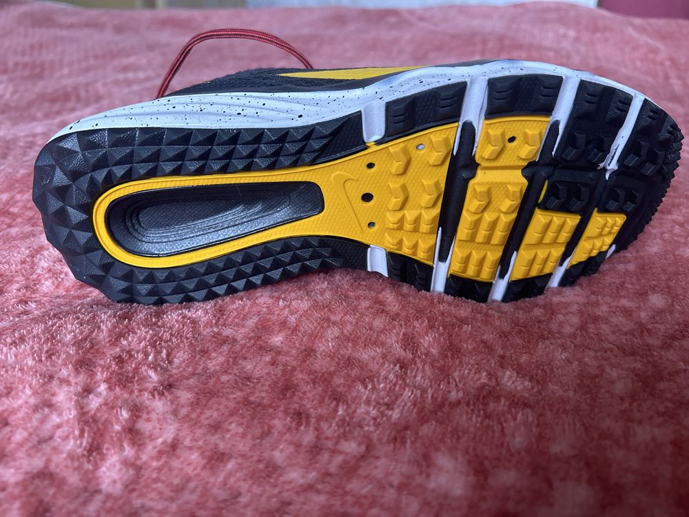 Новые Кроссовки мужские Nike JUNIPER TRAIL черно желтые