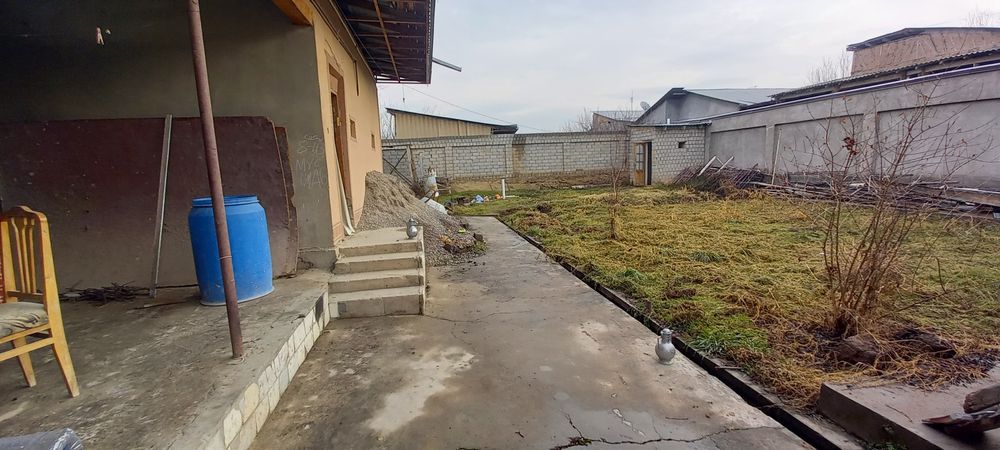 Срочно сотилади участка  7 сотих. Учқорамон постида, тахминан 6–7 кир