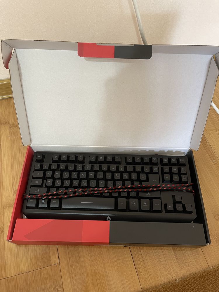 Продам игровую клавиатуру в идеальном состоянии