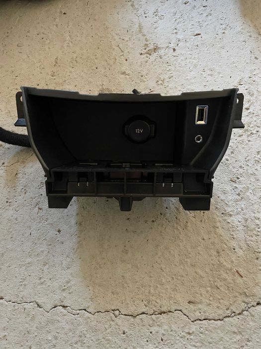 Priza usb, aux, bricheta Peugeot 308 2014+, stare perfecta