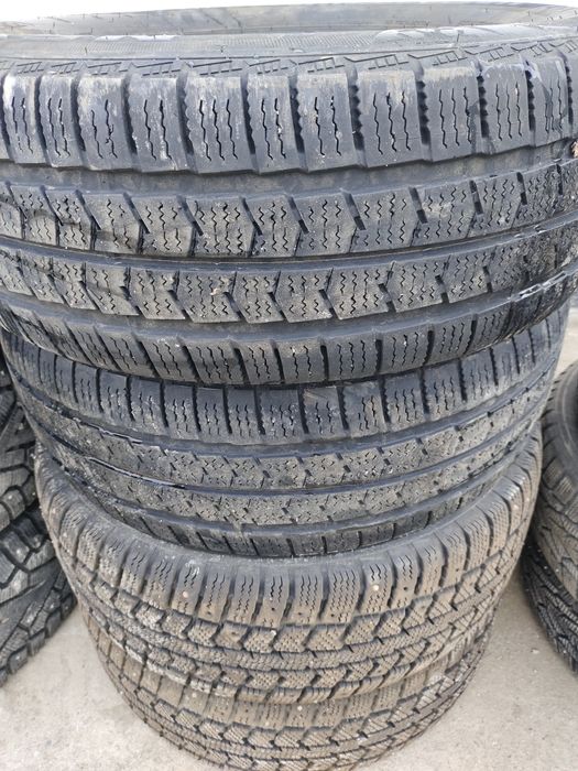 Продается шины зимние 235/65*R 16 c