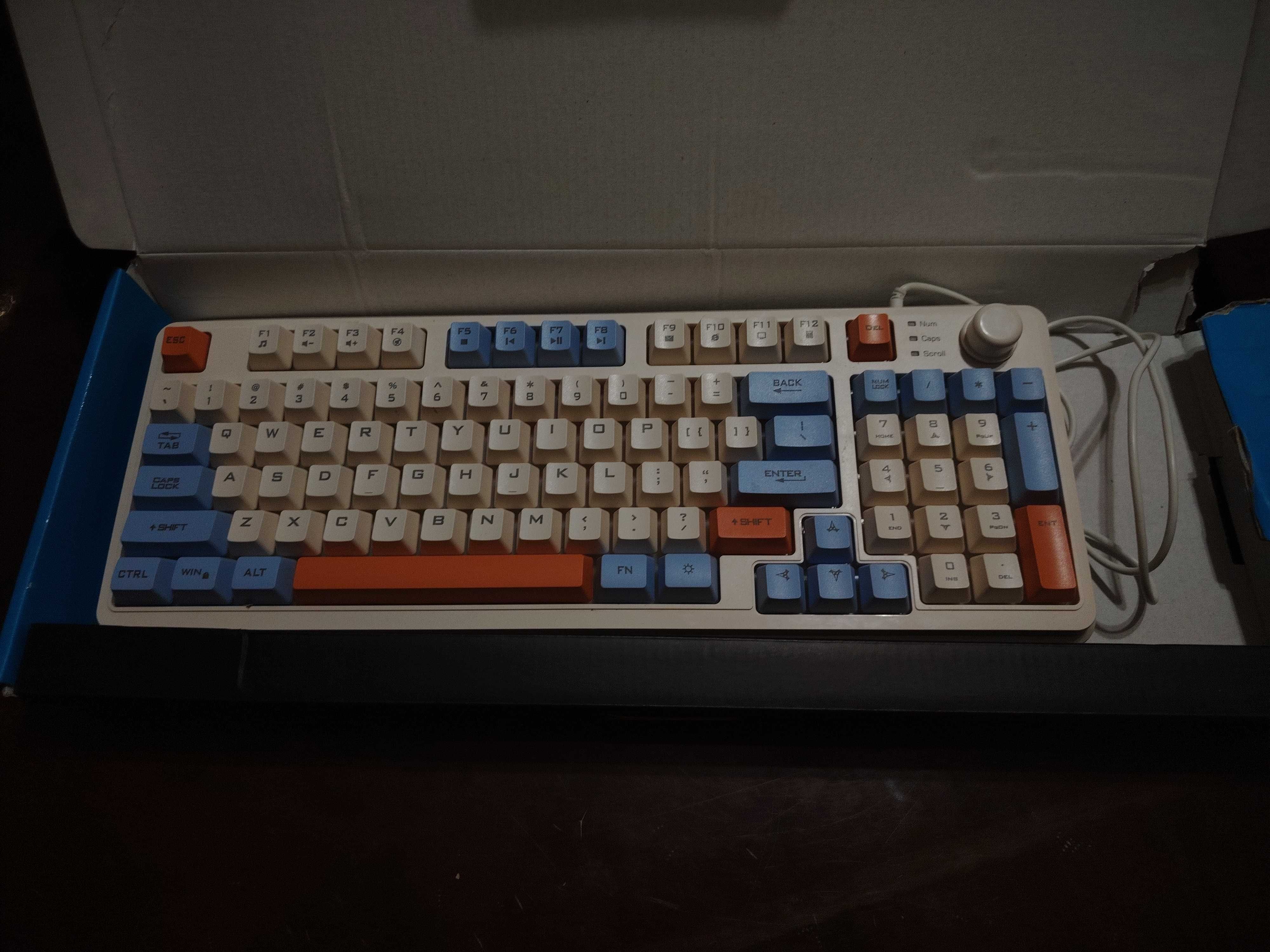 Клавиатура с RGB подсветкой