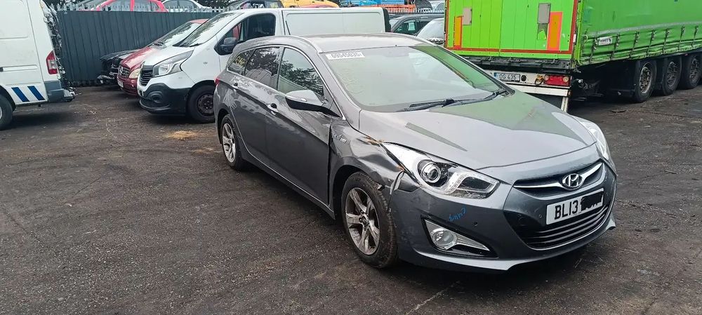 Dezmembrari / Dezmembrez Hyundai i40 1.7 D4FD cutie viteze manuală 6 trepte cod culoare TITANIUM SILVER