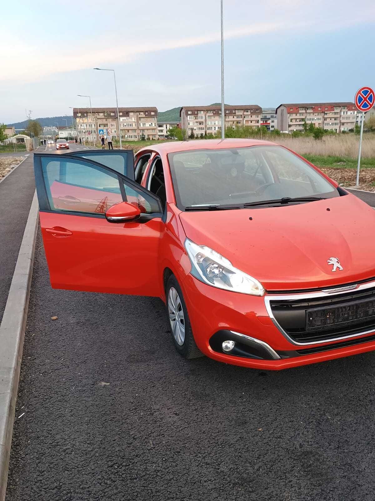 Vând Peugeot 208