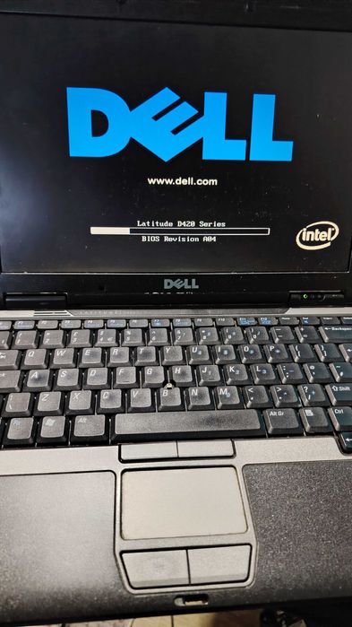 Laptop Dell Latitude D40, functional ,fara WIn,cu incarcator