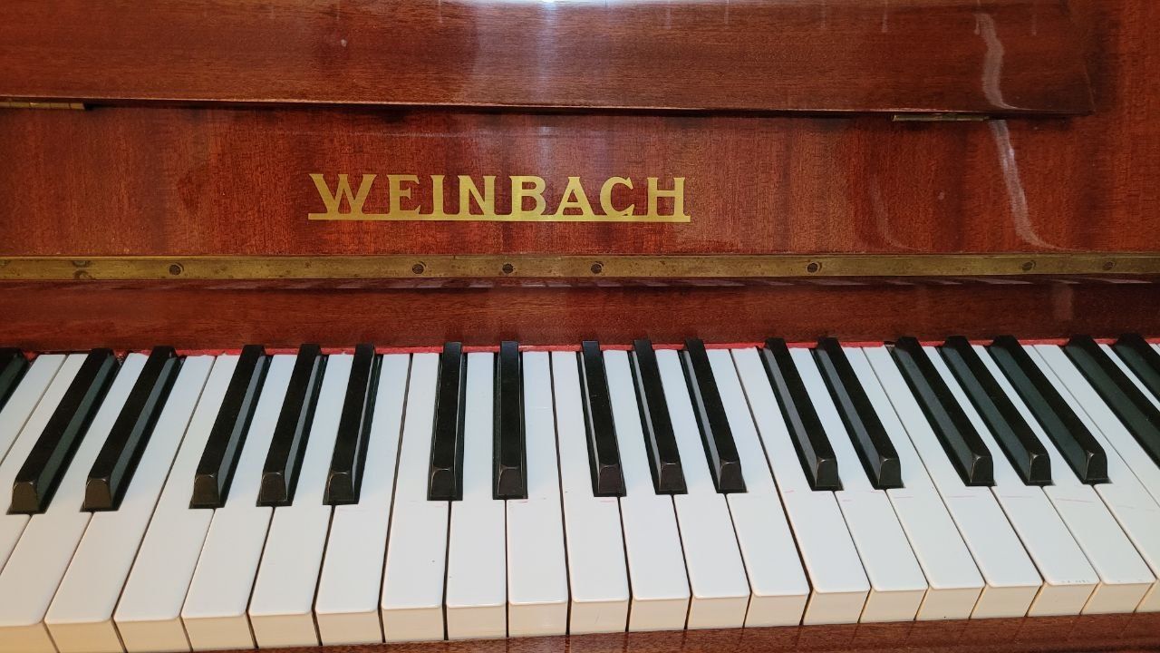 Продаётся пианино Weinbach в отличном состоянии
