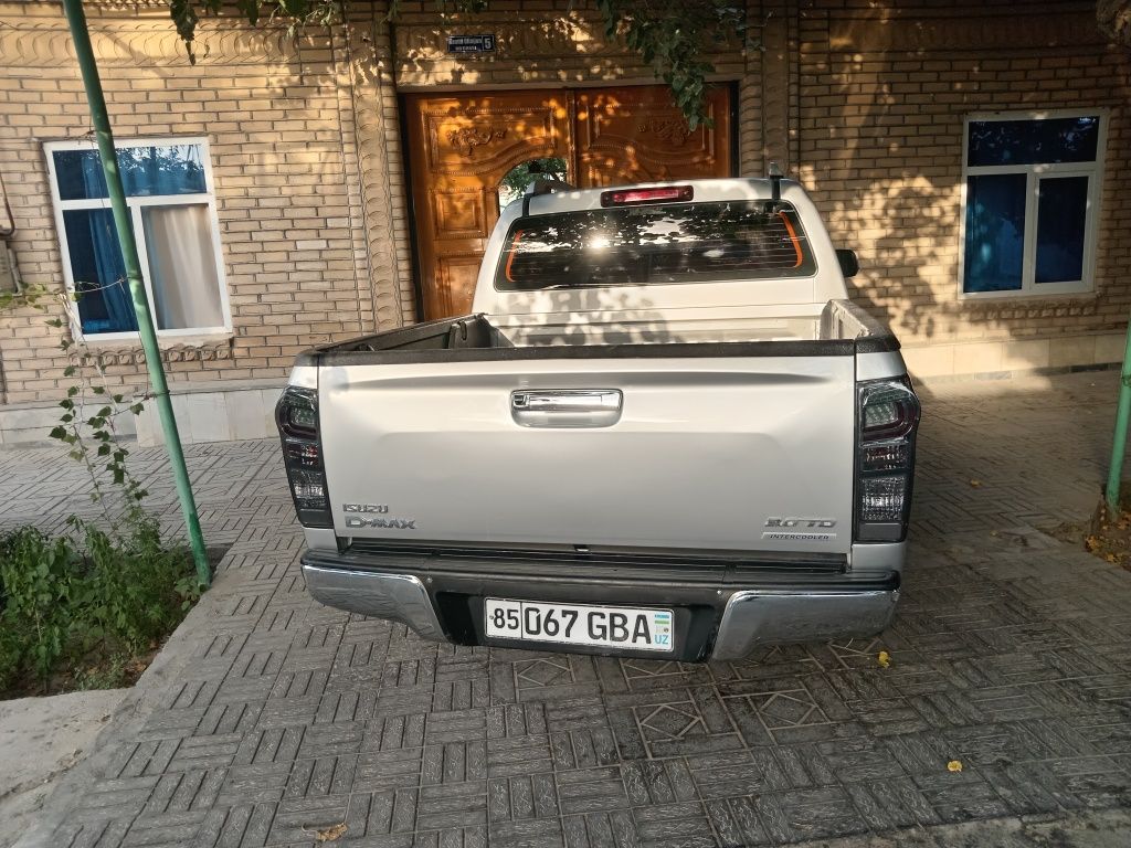 isuzi d max pikap