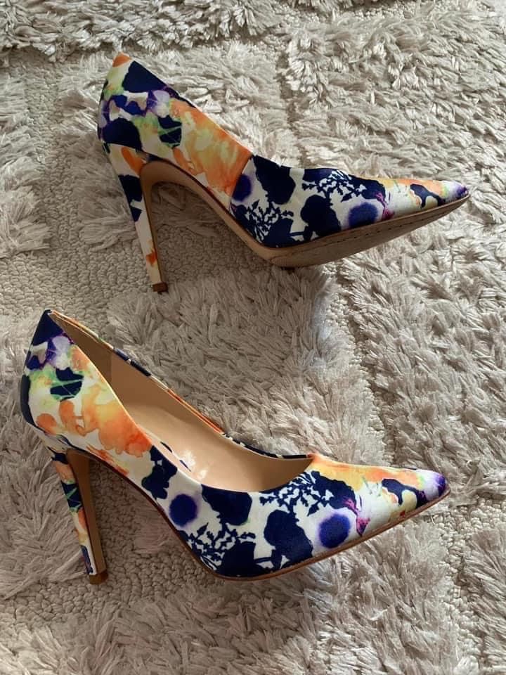 Pantofi Stiletto colorați Vince Camuto, ca noi, marime 36