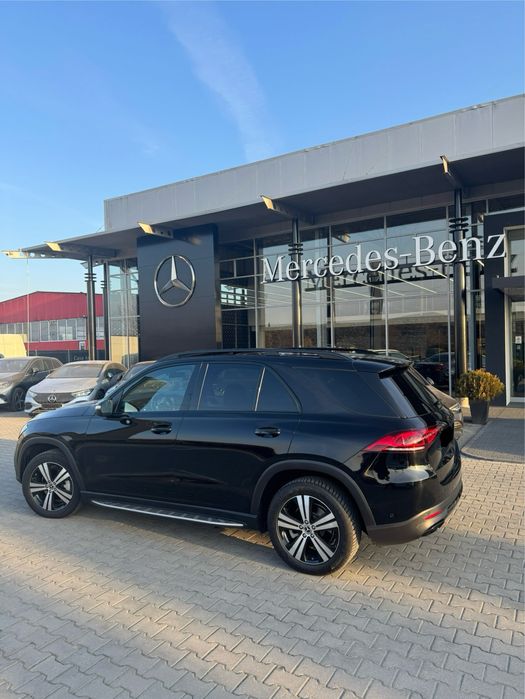 Mercedes Benz GLE 300D-AMG interior
