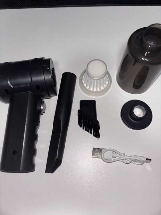 Малка прахосмукачка за кола или дом