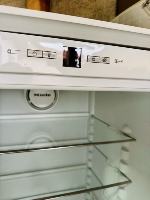 Miele хладилник с фризер за вграждане А++ No frost GERMANY Гаранция