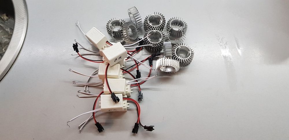 Led driver 3w si radiator racitor aluminiu 60 lei sau schimb