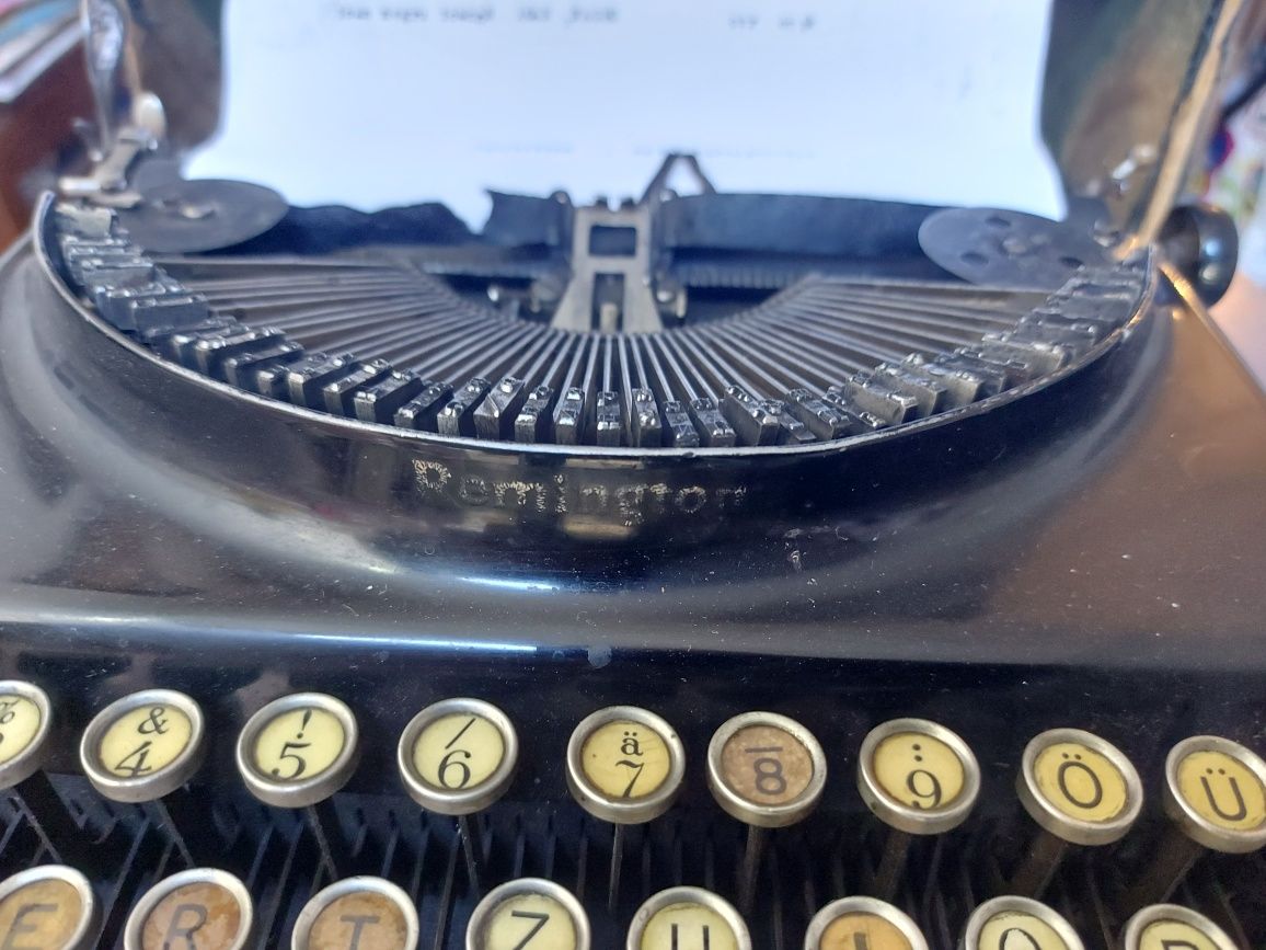 Vând o mașină de scris Remington USA,veche