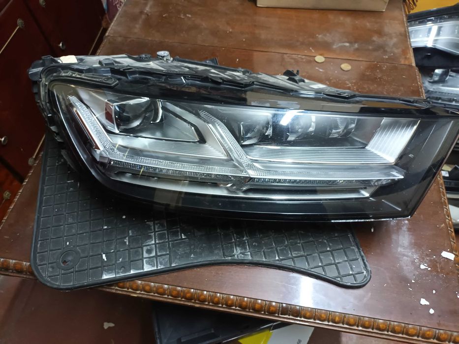 Far dreapta full led matrix audi q7 4M oridinal 4M0941036