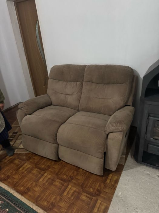Canapea 2 persoane electrica , provenenta Anglia , perfect functionala
