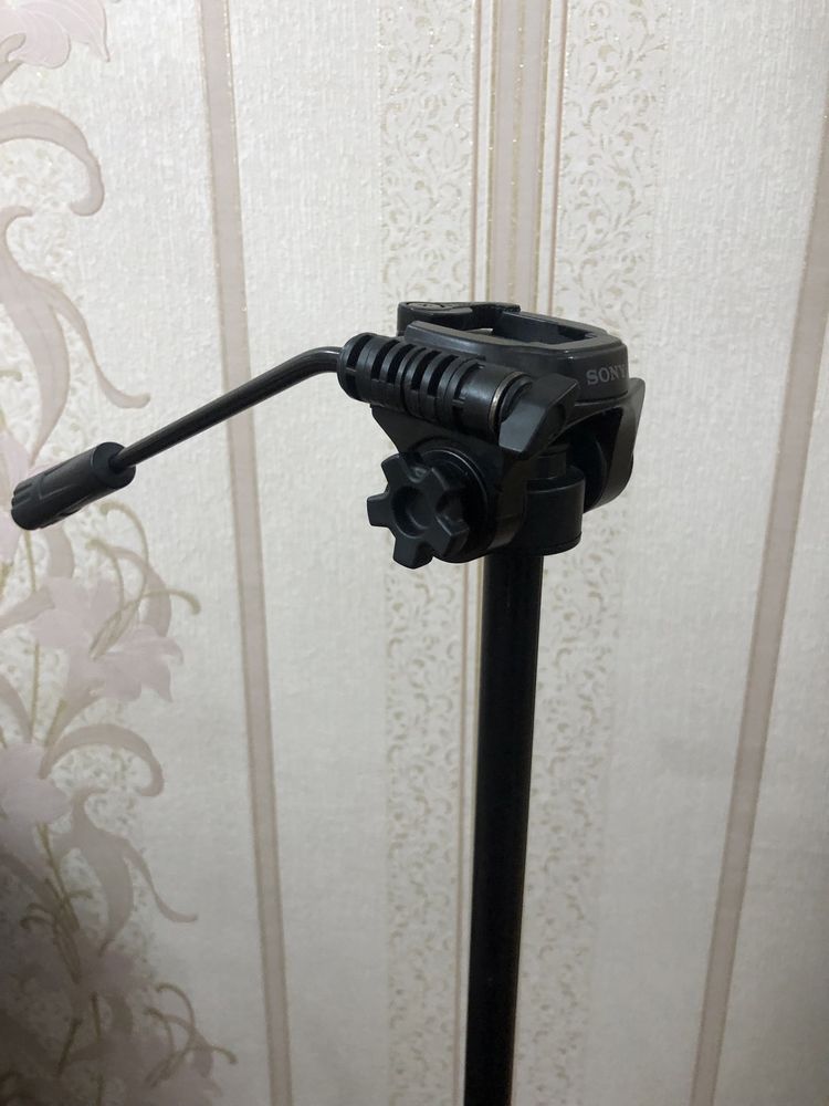 Штатив Sony VCT-R640 Tripod