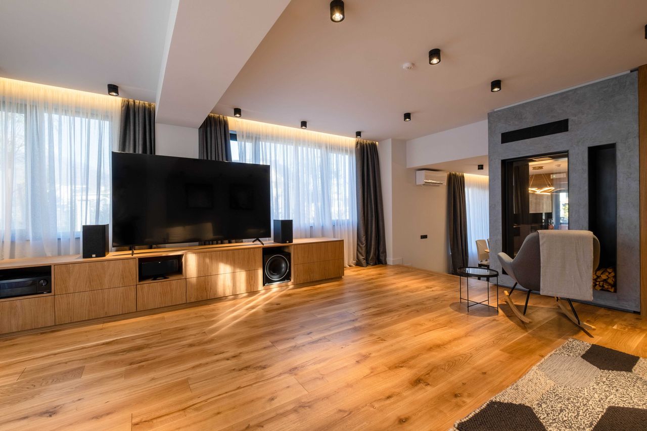 Продава се Къща в София, Център - 460 кв.м за 2714 €/кв.м - Снимка #2
