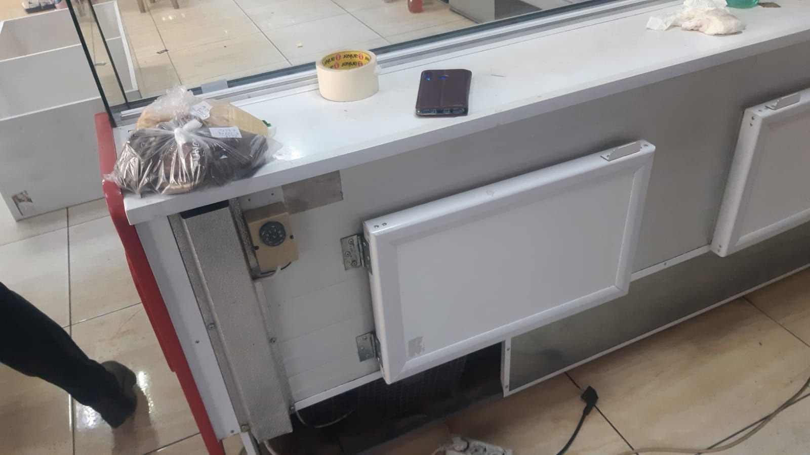 Vand Vitrina pentru lactate și vitrina pentru mezeluri