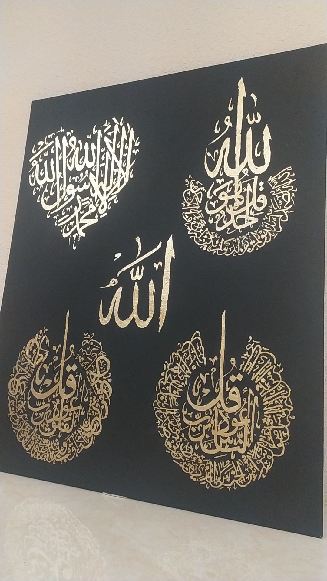 Suralar yozilgan kartina