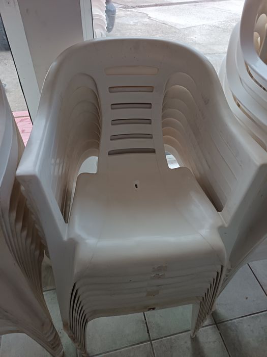 Пластмасови столове