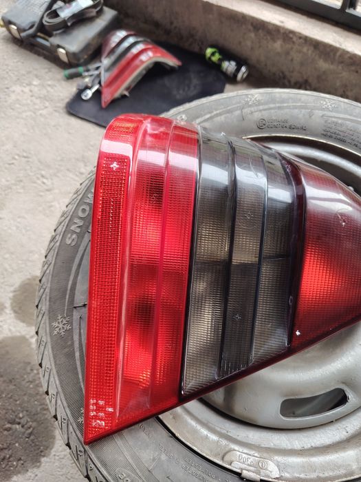 Продам задние фары