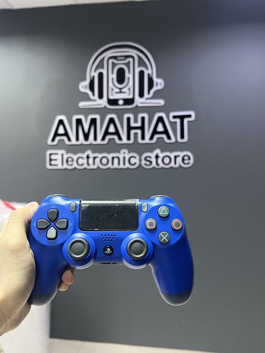 Игровой контроллер Sony Dualshock 4 v2 синий