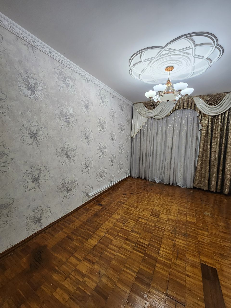 Срочно продаётся 58 квм 2 в 3  комнатная квартира за 55500