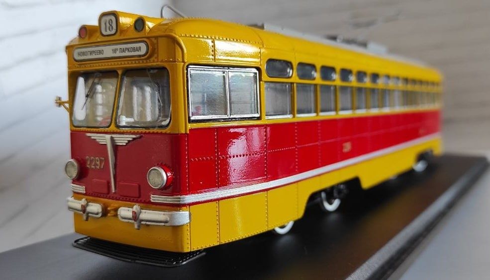 Продам модель трамвая МТВ-82 в масштабе 1/43