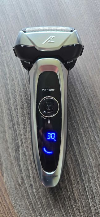 Aparat de ras electric Panasonic ES LV65 impecabil
