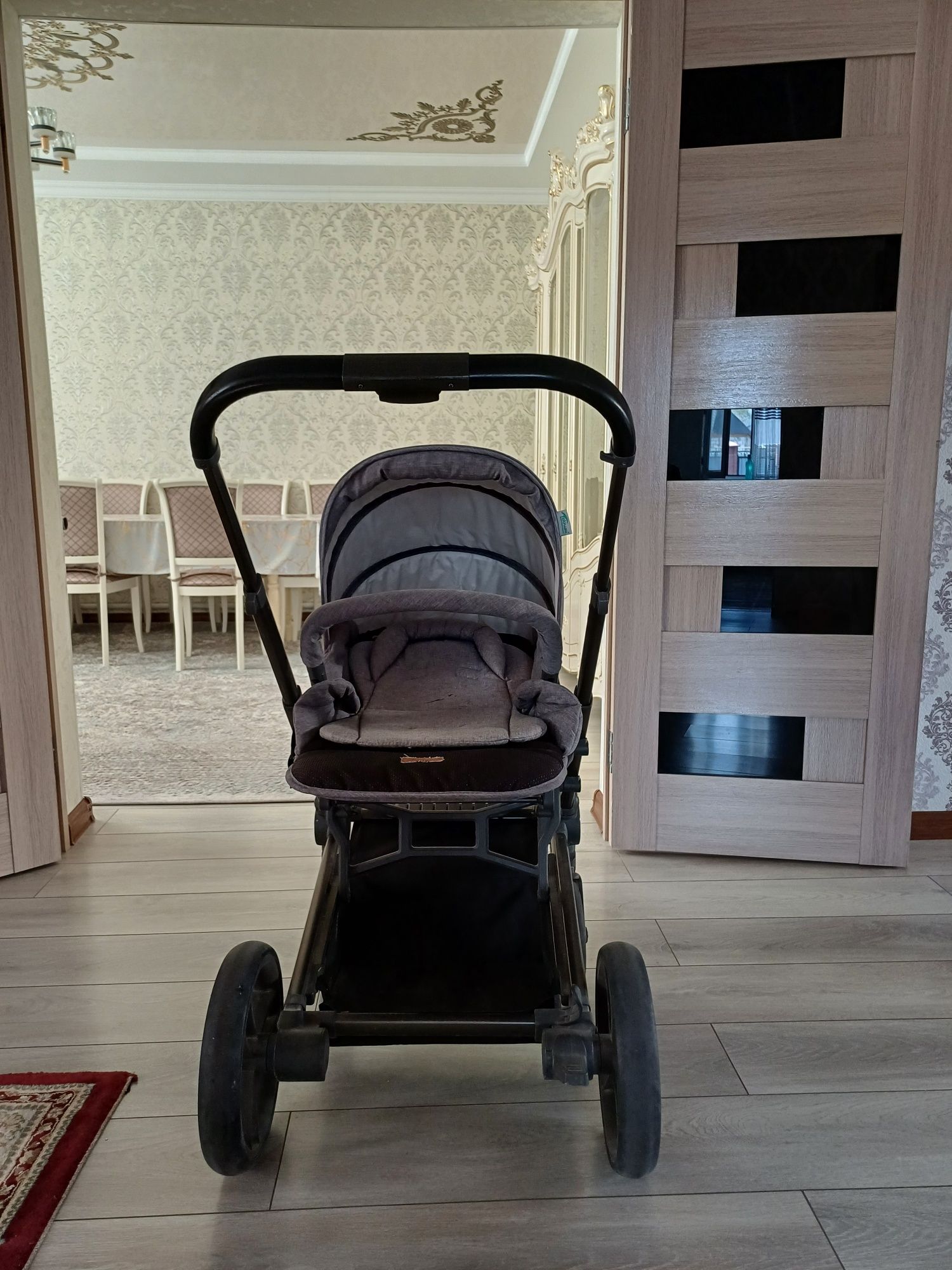Продаю зимнюю детскую коляску