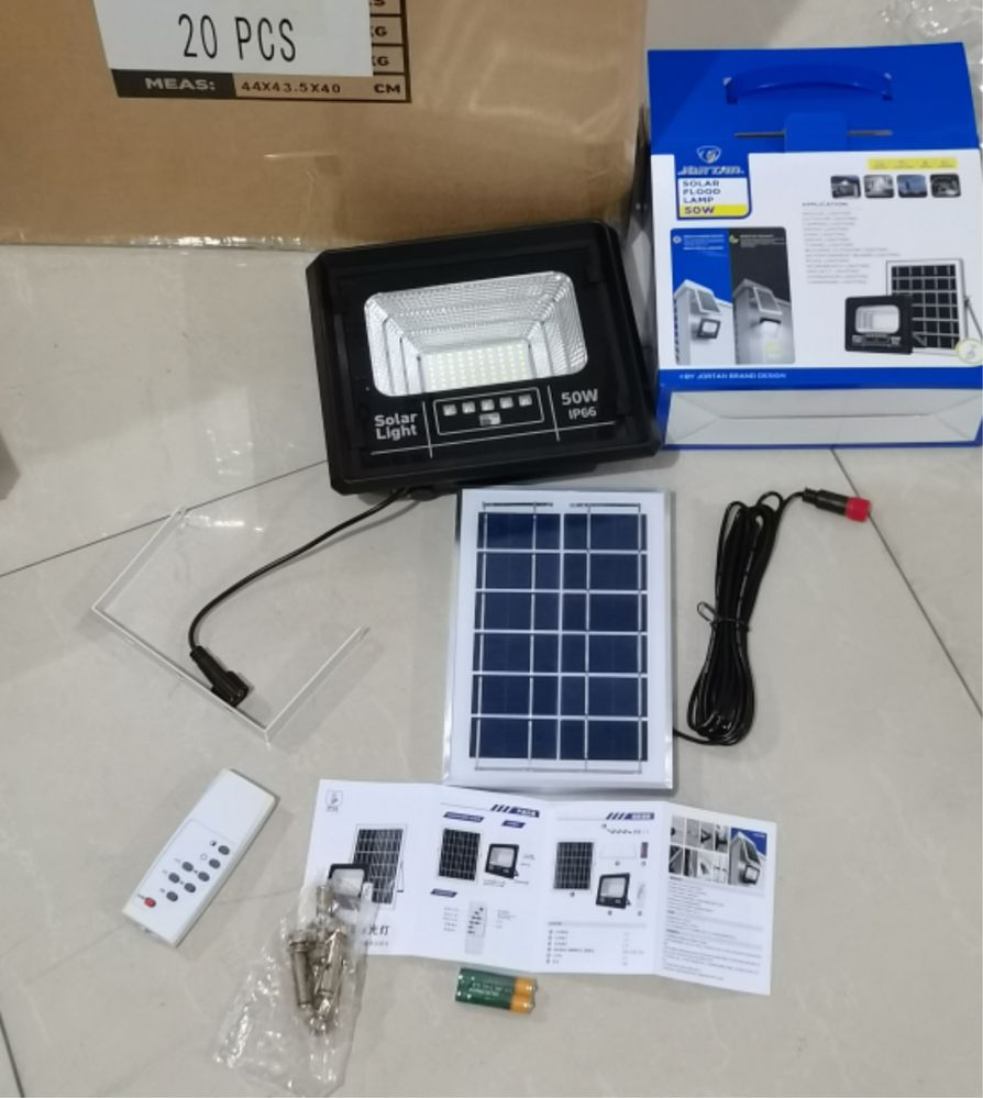 Proiector solar 50W cu  telecomanda